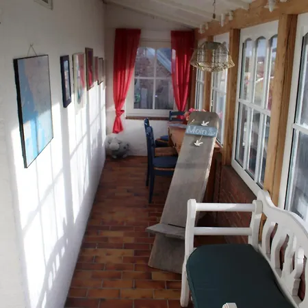 Westwind Apartment *